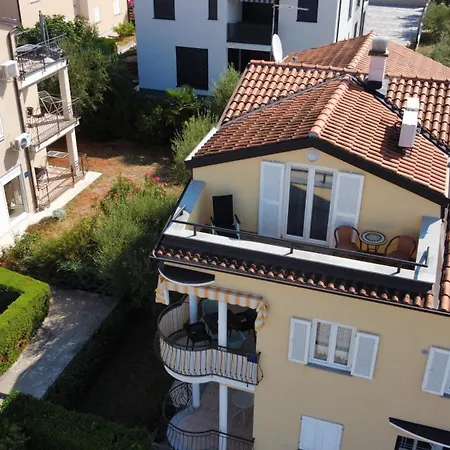 Sunny Maj Apartment *