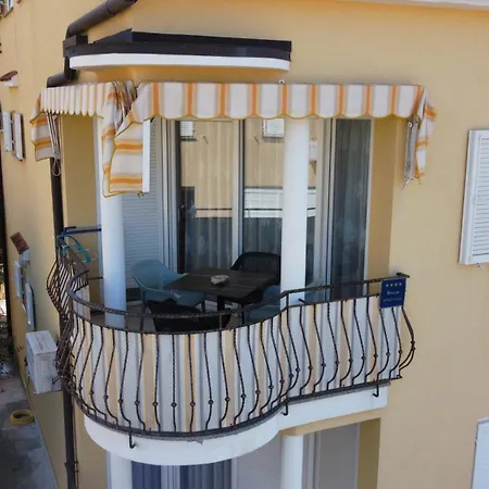 Sunny Maj Apartment