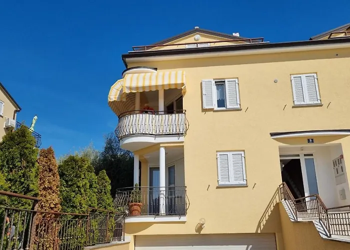 Sunny Maj Apartment *