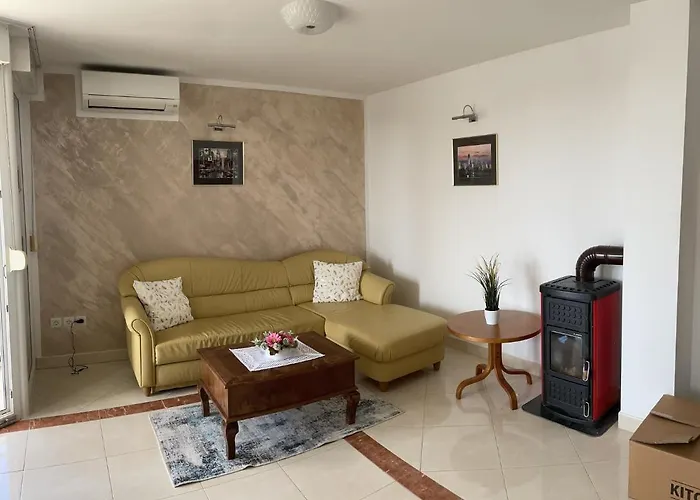 Apartment Sunny Maj *