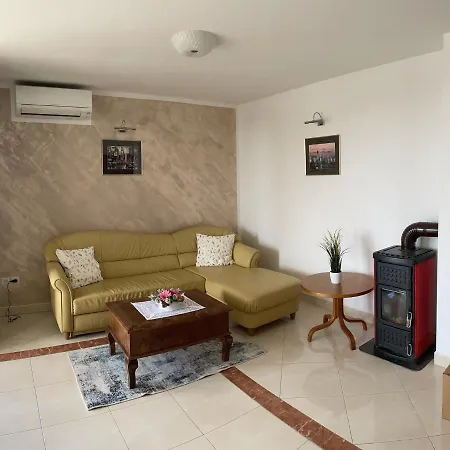 Διαμέρισμα Sunny Maj *